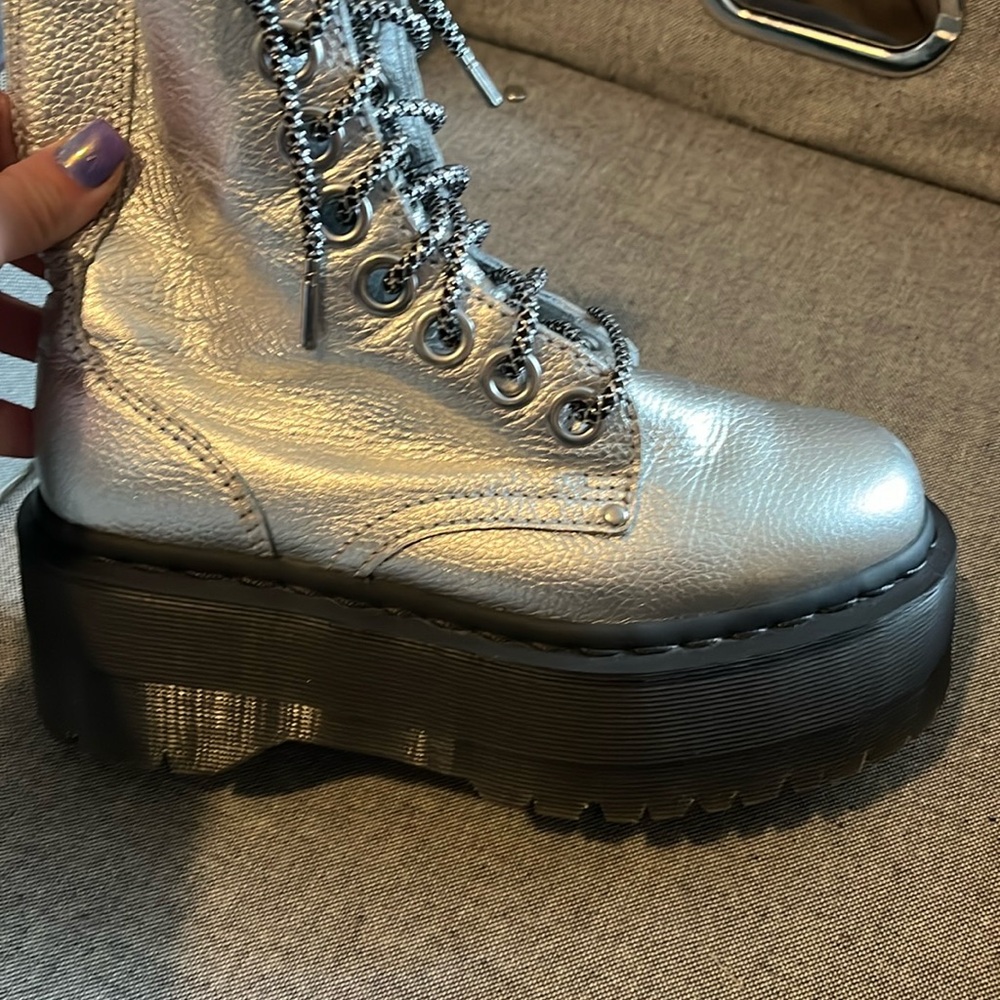 Dr.Martine Airwair boots